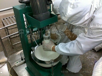 藥粉研磨機現場實拍1