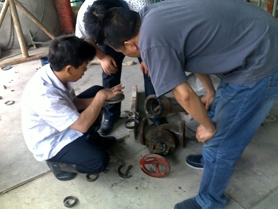 和客戶一起研究磁力驅動攪拌機故障